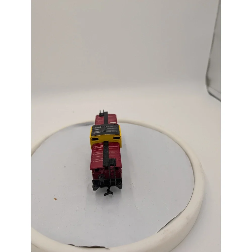 Santa Fe ATSF 999628 Ce-6‎ Caboose HO Scale Model Train Maroon Yellow Cupola